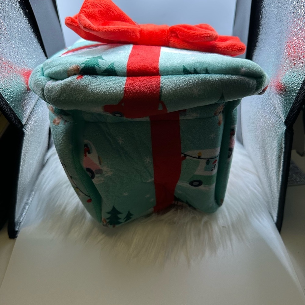 🩷5/$10 Festive Red and Green Gift Box